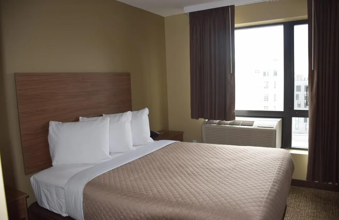 Astoria Delancy Inn & Suites-1